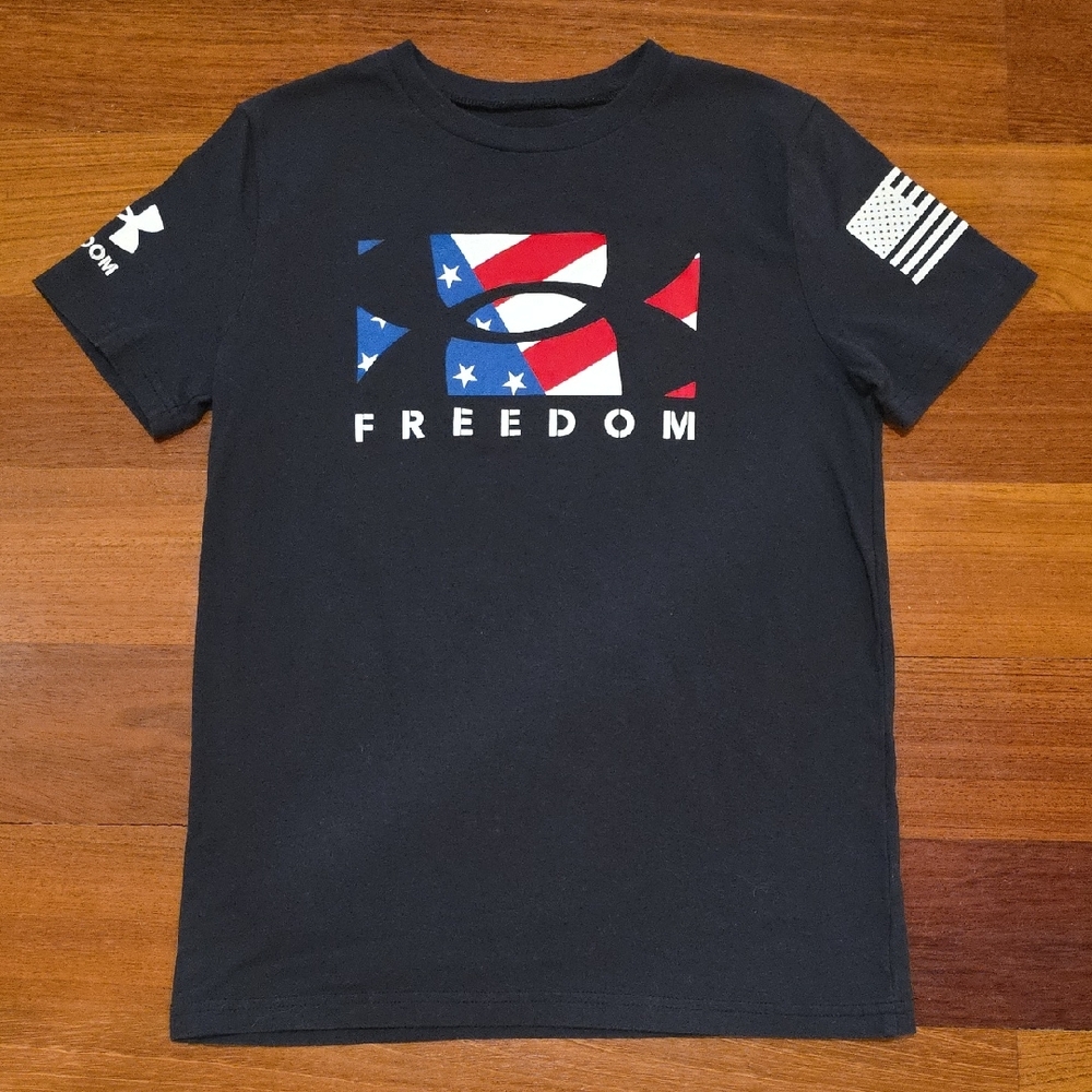 Under Armour "FREEDOM" Boy's Black T-shirt Size M.